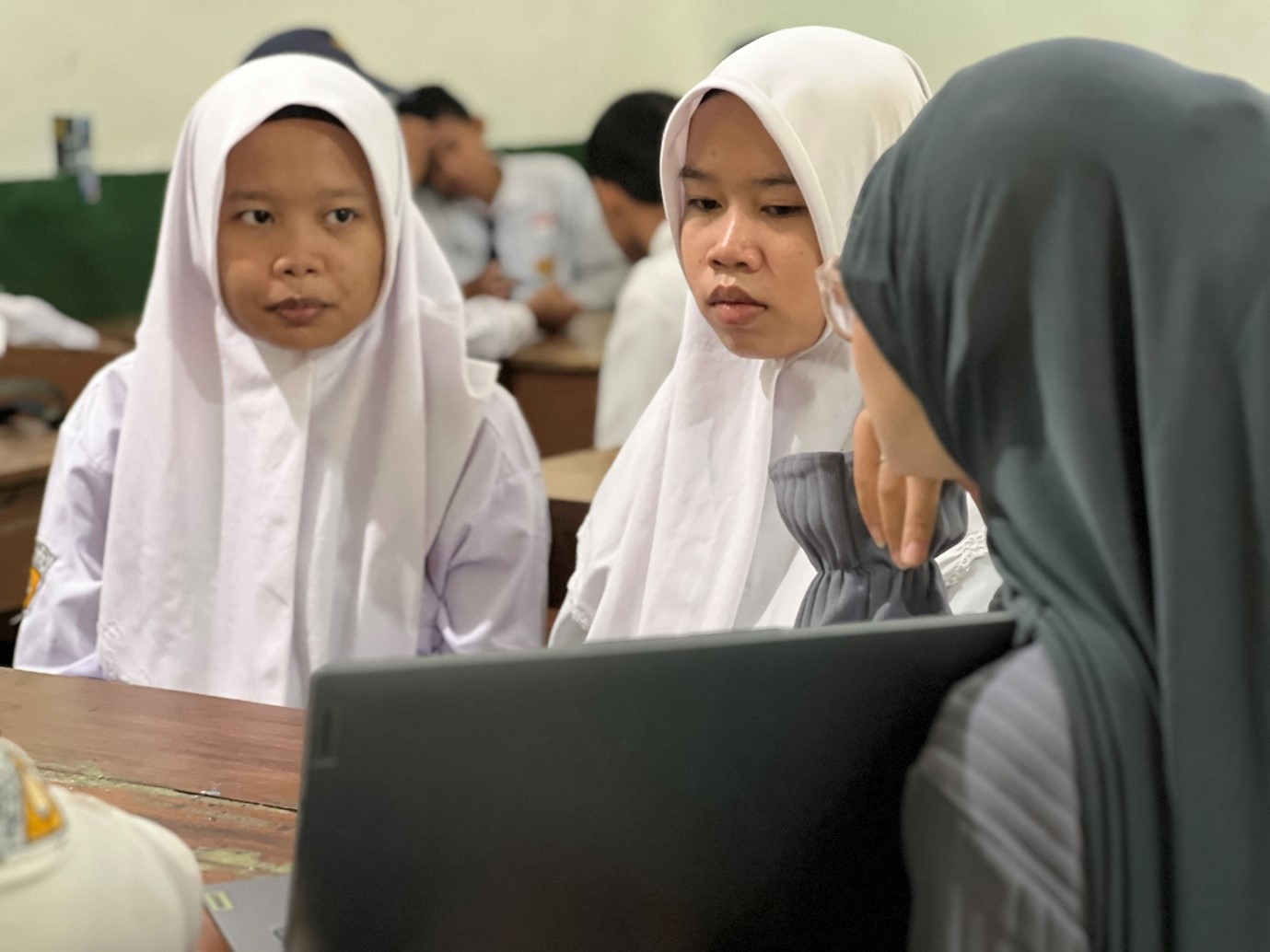 KELELAHAN DIGITAL : SAAT TERHUBUNG TERUS-MENERUS JUSTRU MEMBUAT LELAH